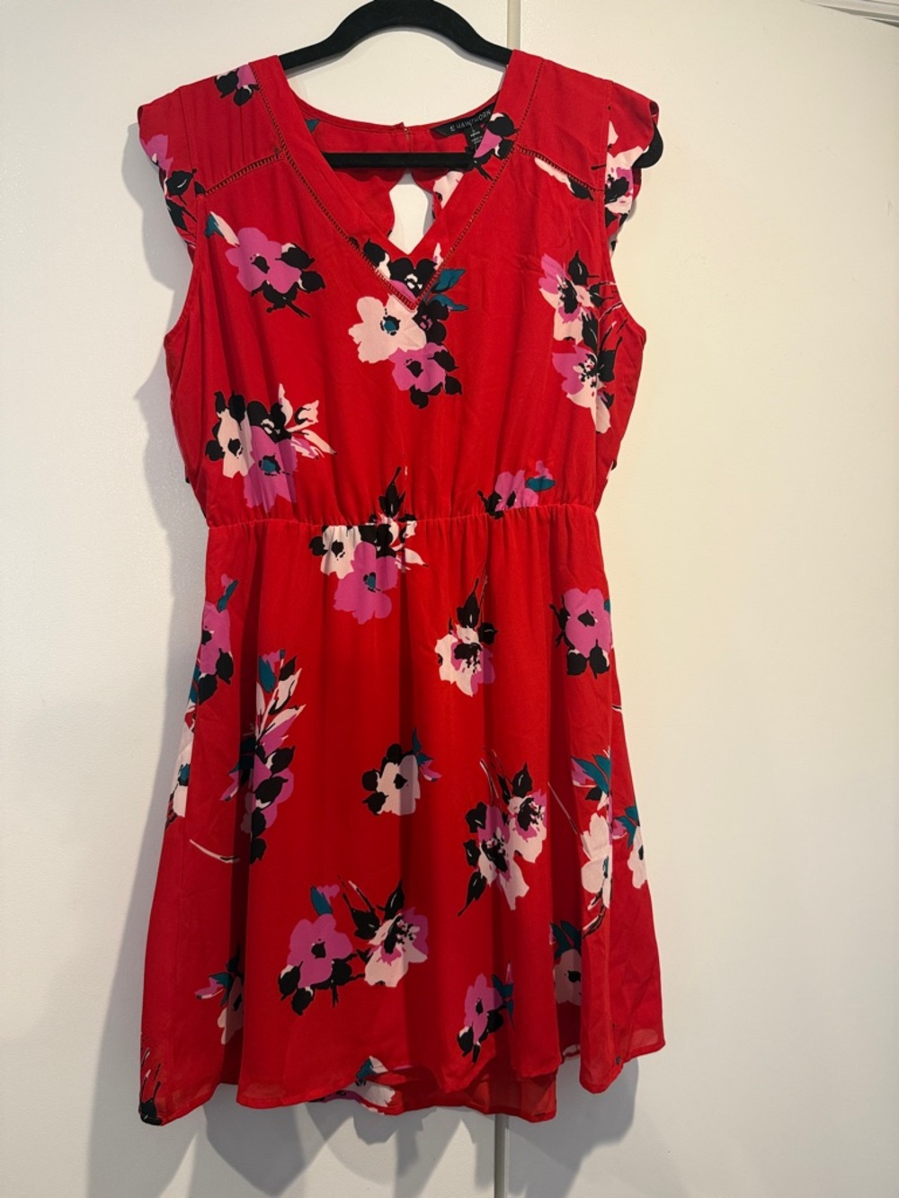 41 Hawthorn Red Floral Sleeveless V-Neck Dress
